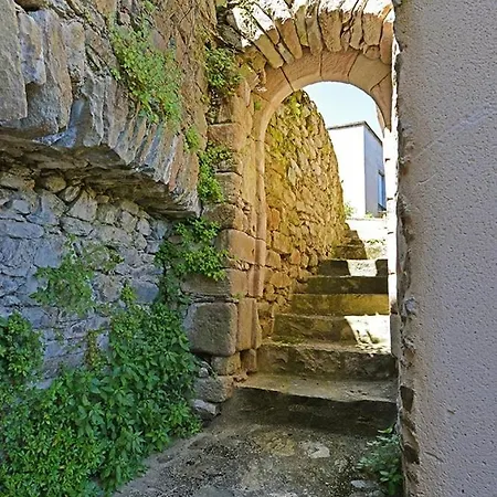 Avec Terrasses, Au Coeur Du Village Najac